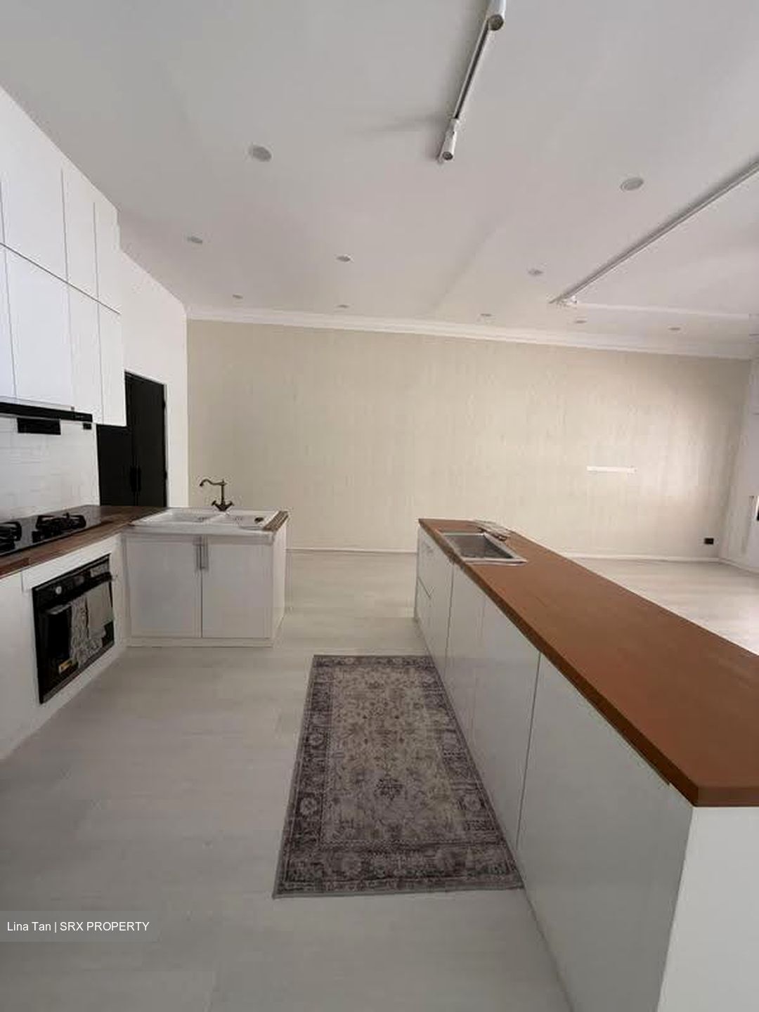 Airport Boulevard (D17), Terrace #613242881